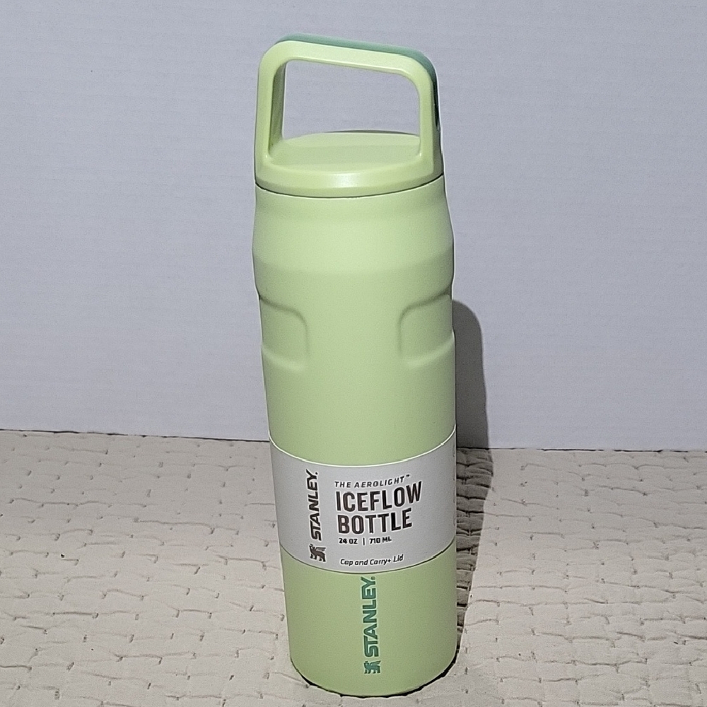 NWT Stanley The Aerolite Ice fl 24oz Citron Cap And Carry Bottle With Lid